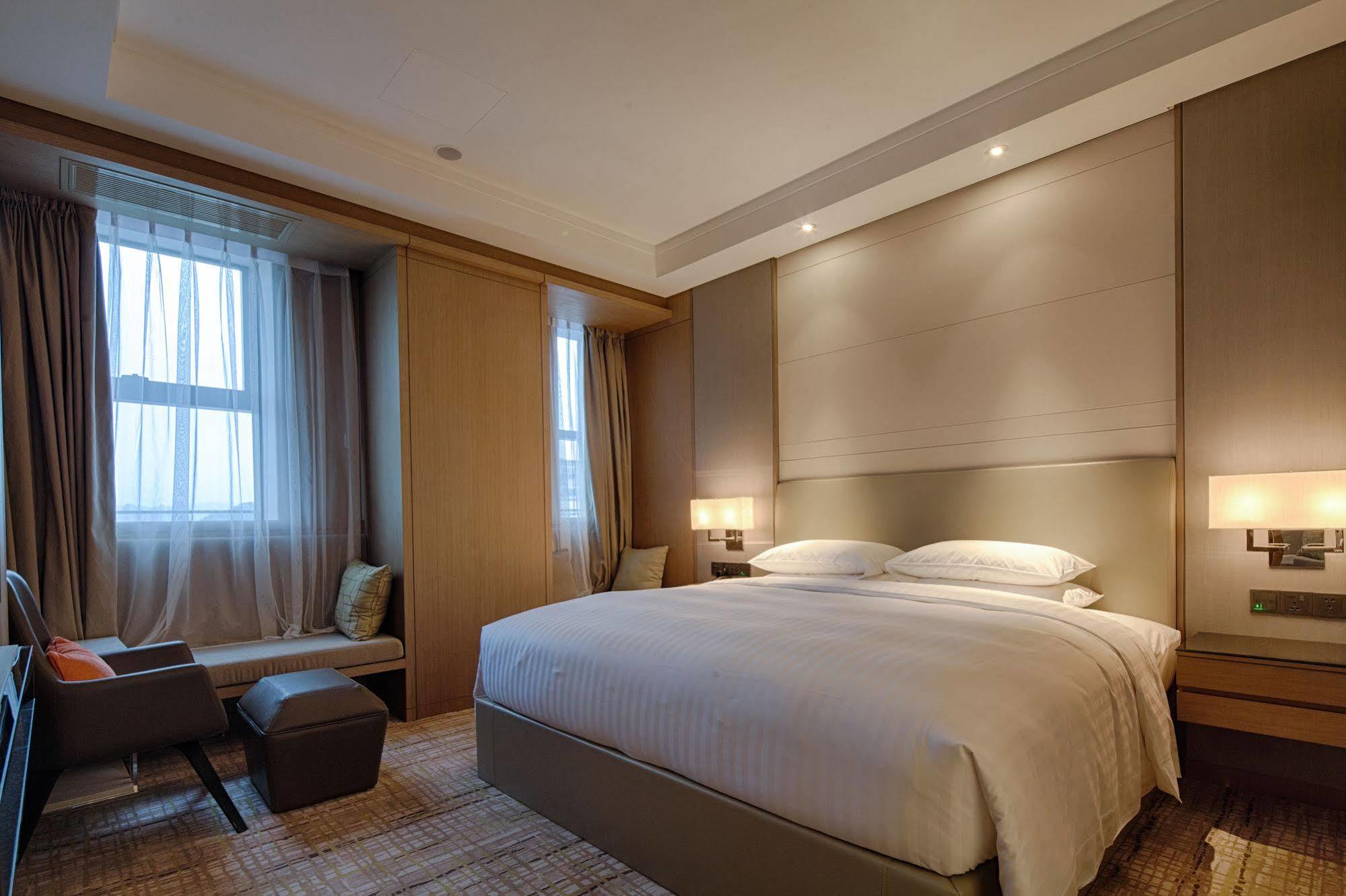 คอร์ตยาร์ด ซินฉาง Hotel Xinchang ภายนอก รูปภาพ